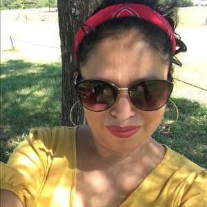 Meet your Posher, Violeta